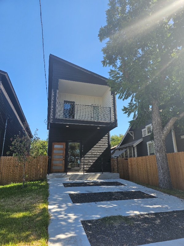 Building Photo - 325 Porter St