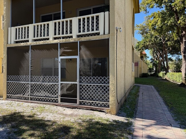 Building Photo - 10762 La Placida Dr