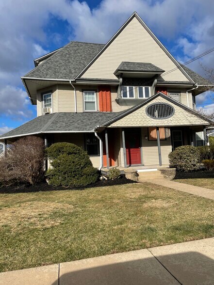 Building Photo - 116 Summit Ave