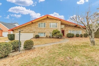 Building Photo - 1803 Golfview Dr