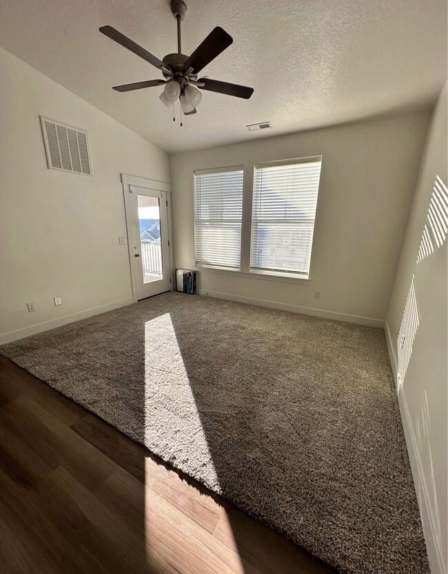 Building Photo - ? For Rent: Beautiful 3-Bedroom, 2-Bathroo...
