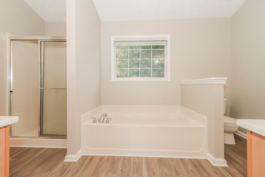 Building Photo - 108 Ancient Oaks Way