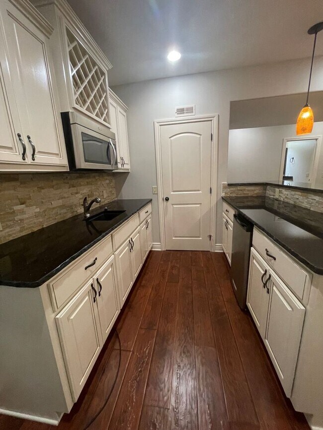 Building Photo - Home For Rent Papillion