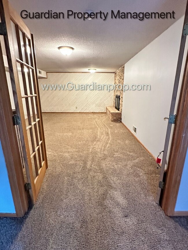 Building Photo - South West Bloomington Single Family Home,...