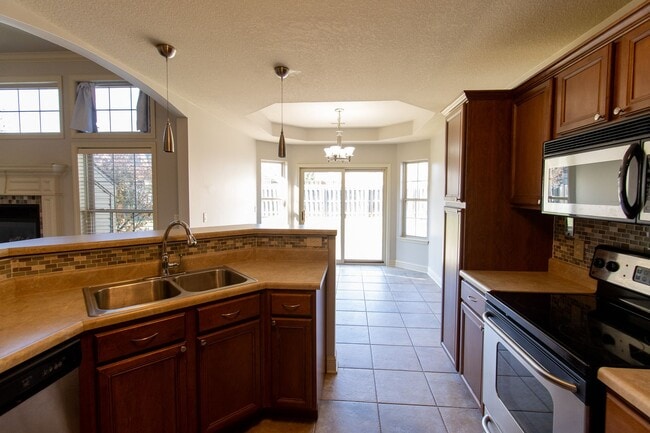 Building Photo - Charming 3 Bed/2BA Home