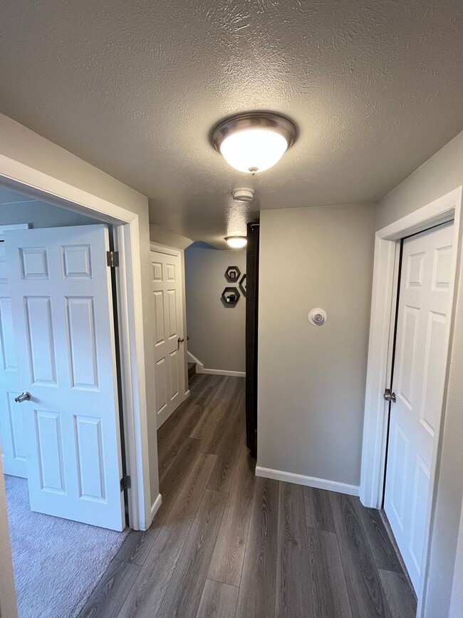 Building Photo - 1/2 Duplex in the very desirable West Arva...