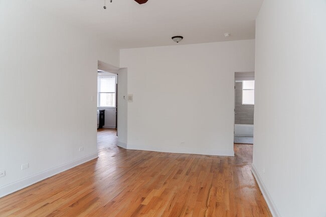 Building Photo - Uptown - 2 Bed / 1 Bath - In-Unit Laundry