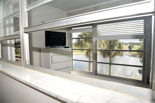 Building Photo - 7807 Golf Cir Dr