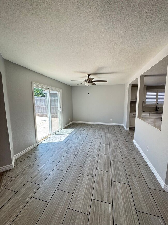 Building Photo - Beautiful 4- Bedroom Home