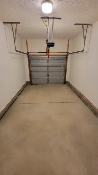 Building Photo - 2158 Kenyon St. N.E.