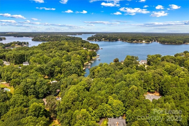 Building Photo - 709 Normandy Rd