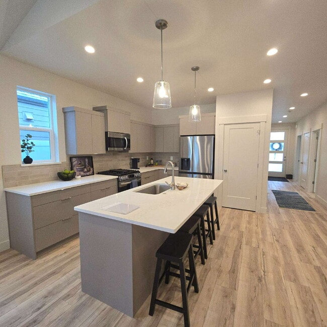 Building Photo - Beautiful, bright and brand NEW!