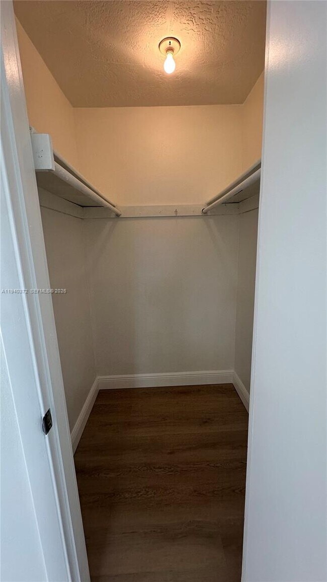 Building Photo - 6114 SW 31st St