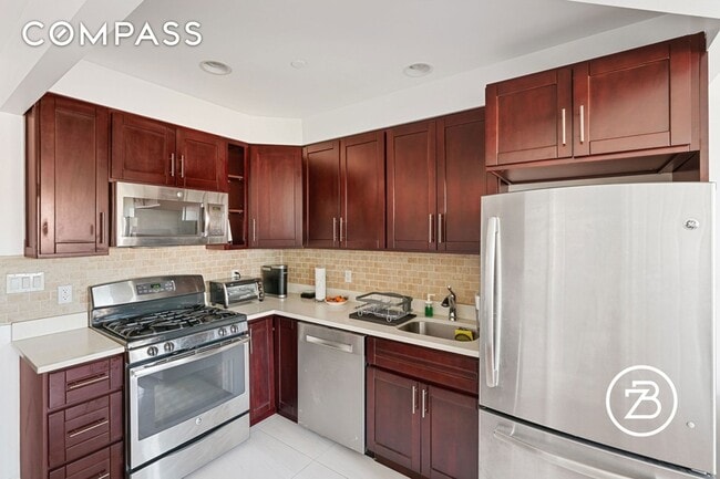 Building Photo - 456 W 167th St