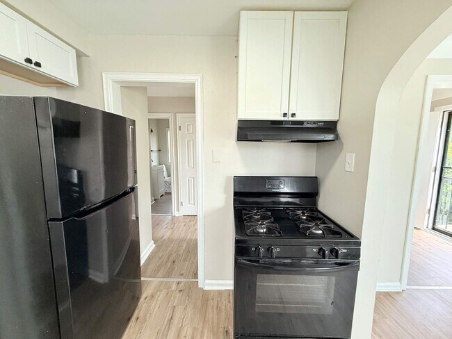 Building Photo - Renovated 3-Bedroom Home – We Welcome Sect...