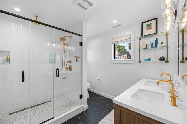 Building Photo - 99 Naugus Ave