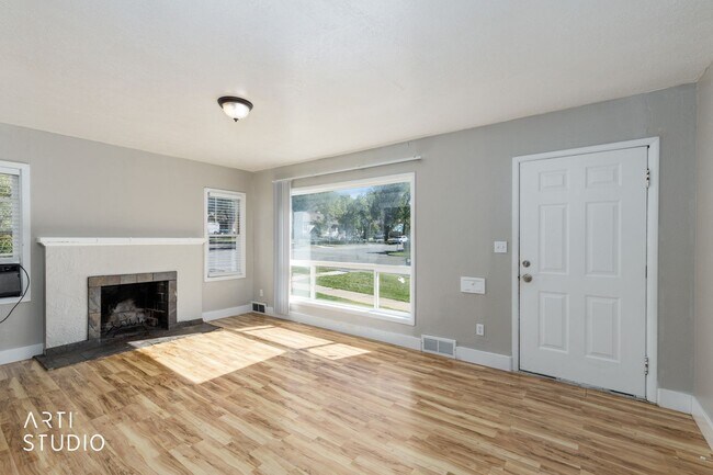 Building Photo - 28th Duplex