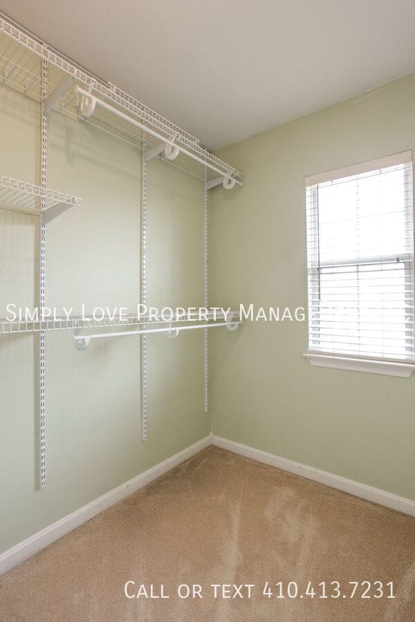 Building Photo - 2252 Commissary Cir