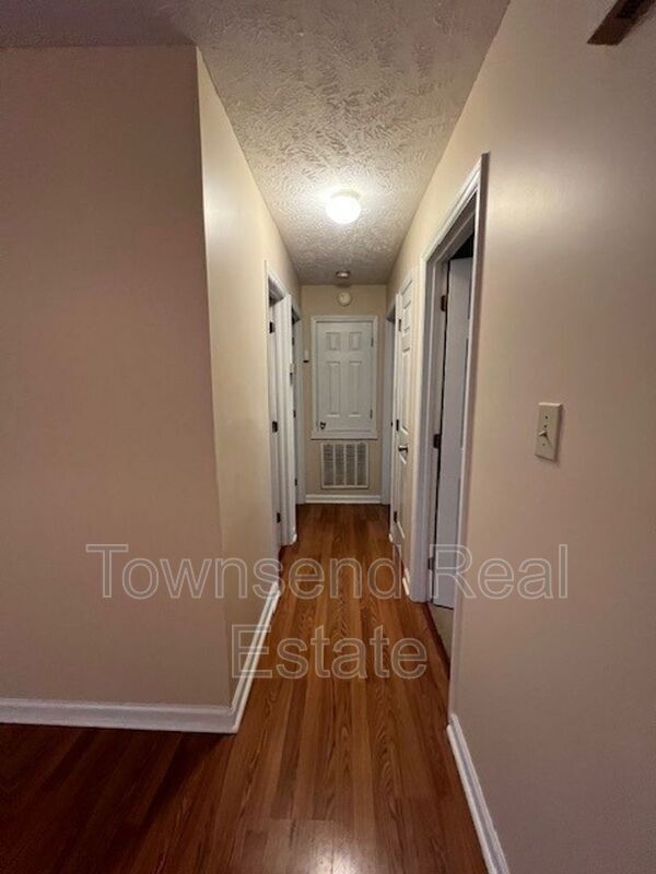 Building Photo - 3330 Crosswinds Dr