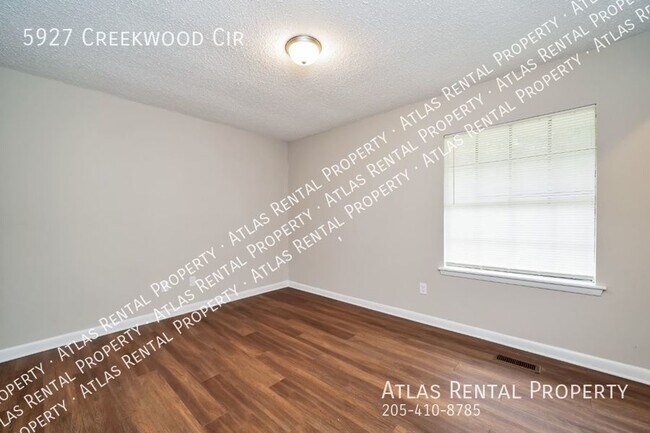 Building Photo - 5927 Creekwood Cir Irondale, AL 35210