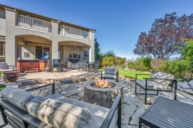 Building Photo - 1520 Taos Ln