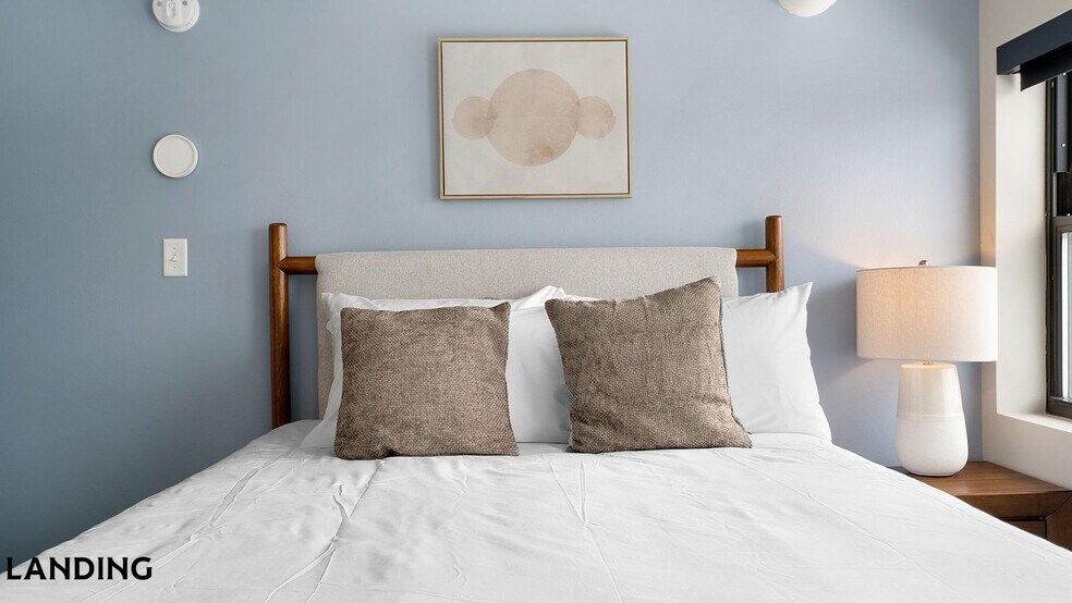 Building Photo - 1922 W Ogden Ave