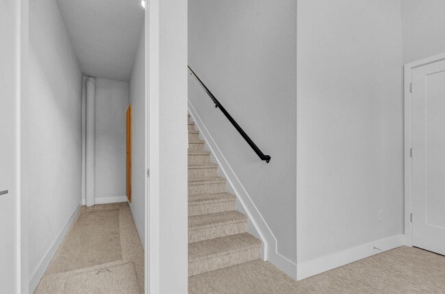 Building Photo - Stunning 3-bedroom, 4-bathroom townhouse!