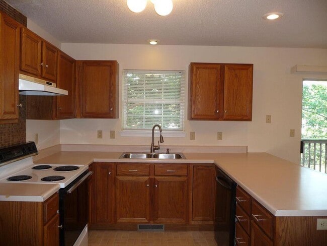 Building Photo - 2104 Maricopa Dr
