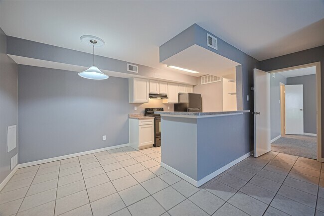Building Photo - 12905 Woodforest Blvd