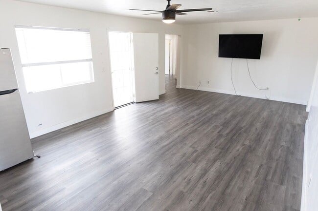 Building Photo - 5478 Mary Ln Dr