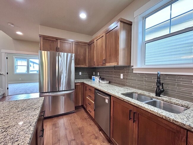 Building Photo - Incredibly Large 4 Bed 2.5 Bath Charmer!