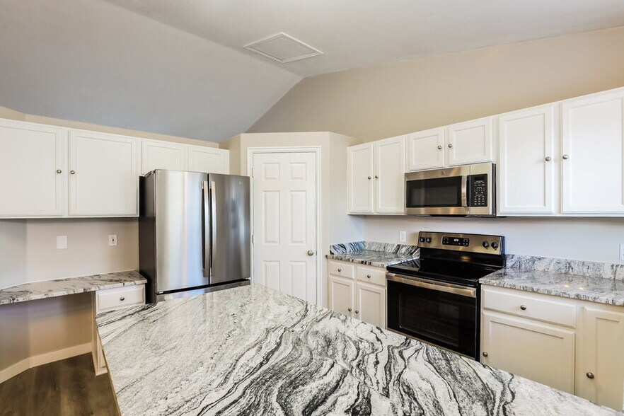 Building Photo - 3275 Newmark Dr