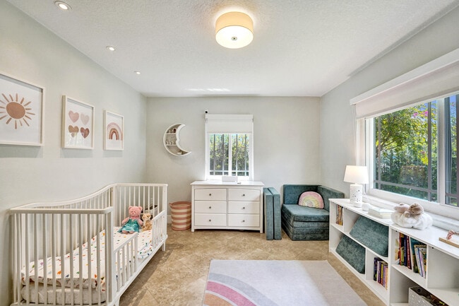Building Photo - 929 SW 18th Ct
