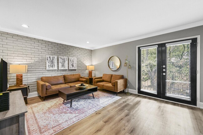 Building Photo - 10203 Regal Oaks Dr