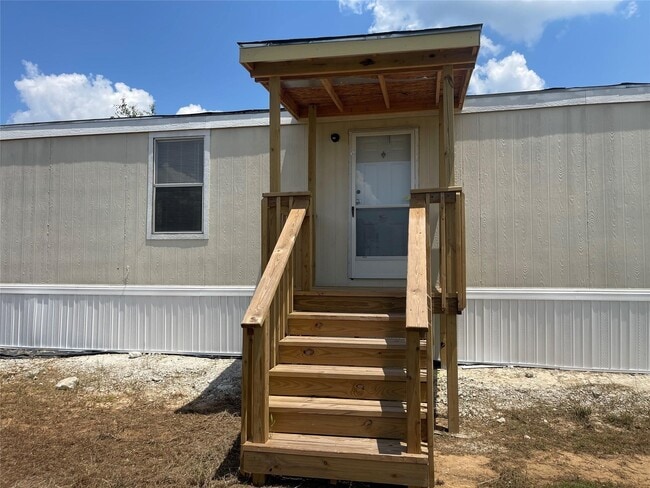 Building Photo - 605 Rd 5816