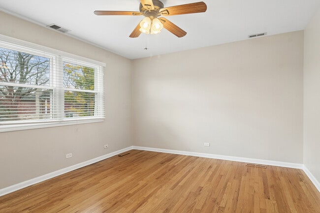 Building Photo - 10 Fairview Ave