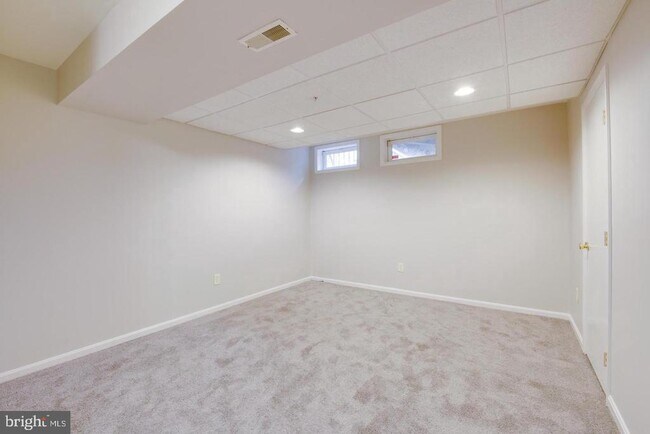 Building Photo - 9307 Vanguard Ct