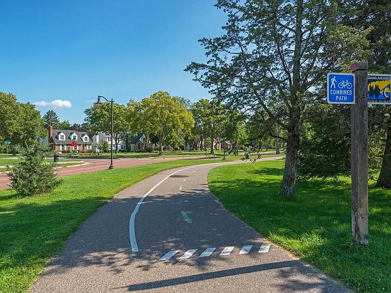 Building Photo - 2722 N Vincent Ave