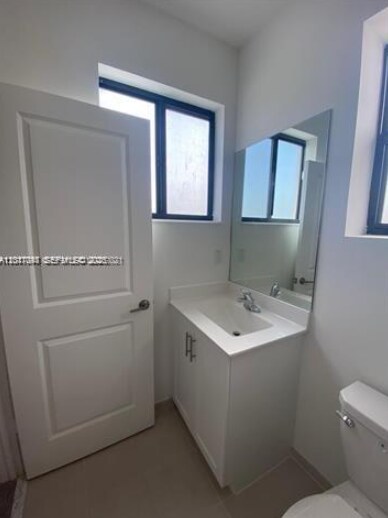 Building Photo - 575 NE 208th Ter