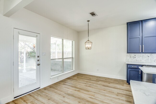 Building Photo - 639 Manchester Dr