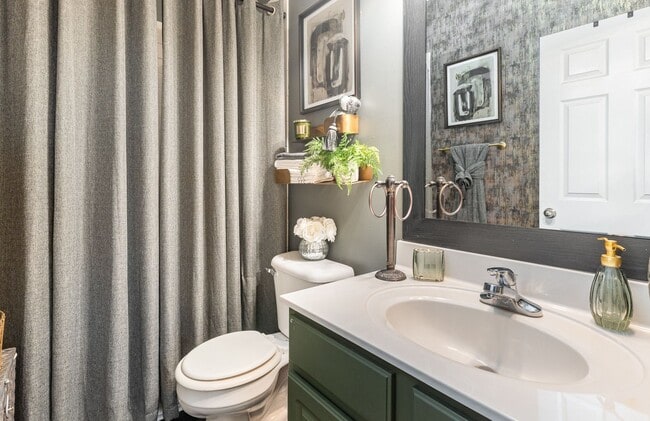 Building Photo - Stylish Furnished 2BR Retreat w/ Garage | ...
