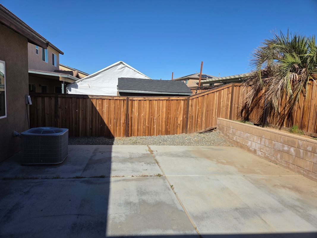 Building Photo - 14245 Tierra Del Sur St