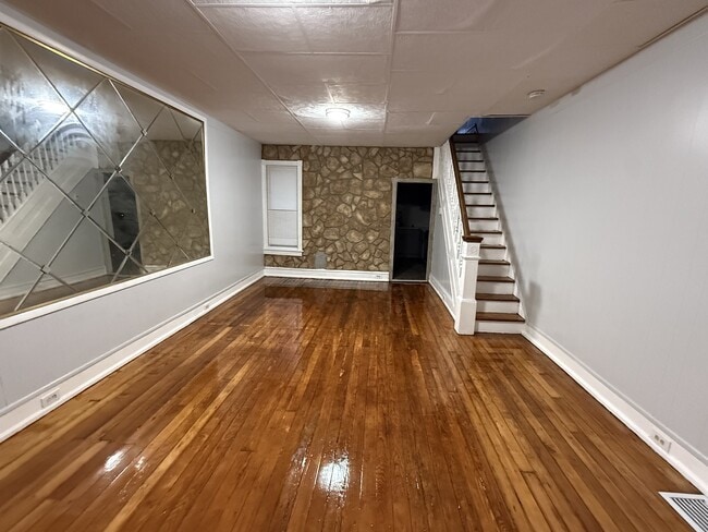 Building Photo - 1006 Spruce St