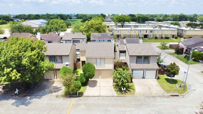 Building Photo - 12504 Autumn Leaf Ln