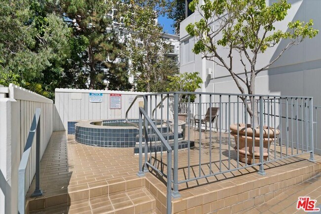 Building Photo - 10660 Wilshire Blvd