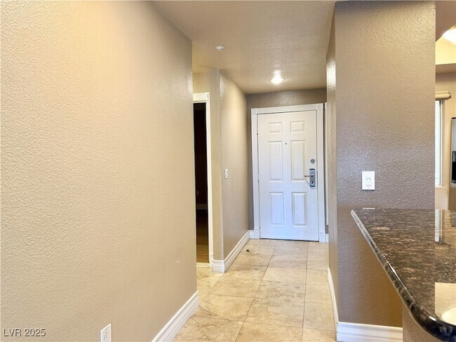 Building Photo - 220 E Flamingo Rd