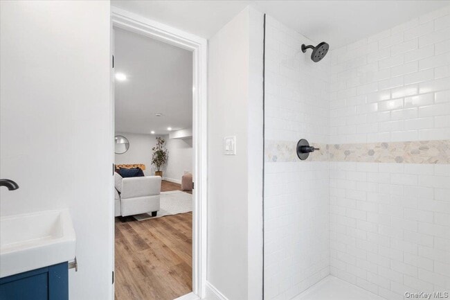 Building Photo - 32 Ackerman St