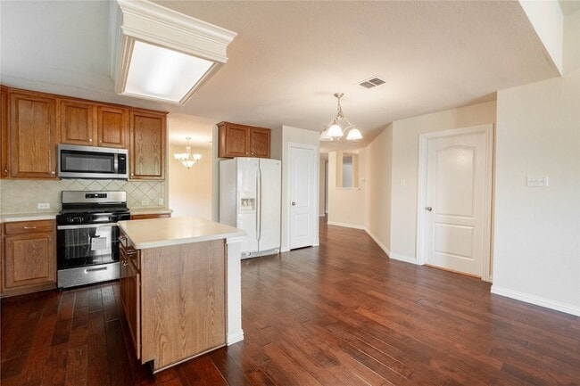 Building Photo - 2105 Sumac Dr