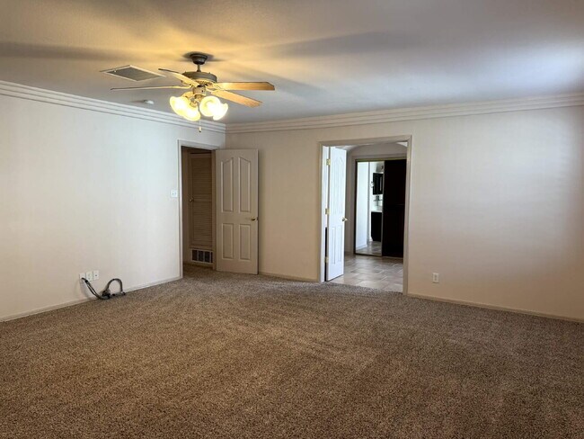 Building Photo - 317 Zenith Dr