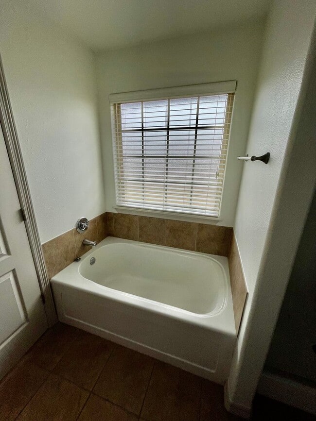 Building Photo - Gorgeous 3 Bedroom/ 2 Bath Home for Rent i...